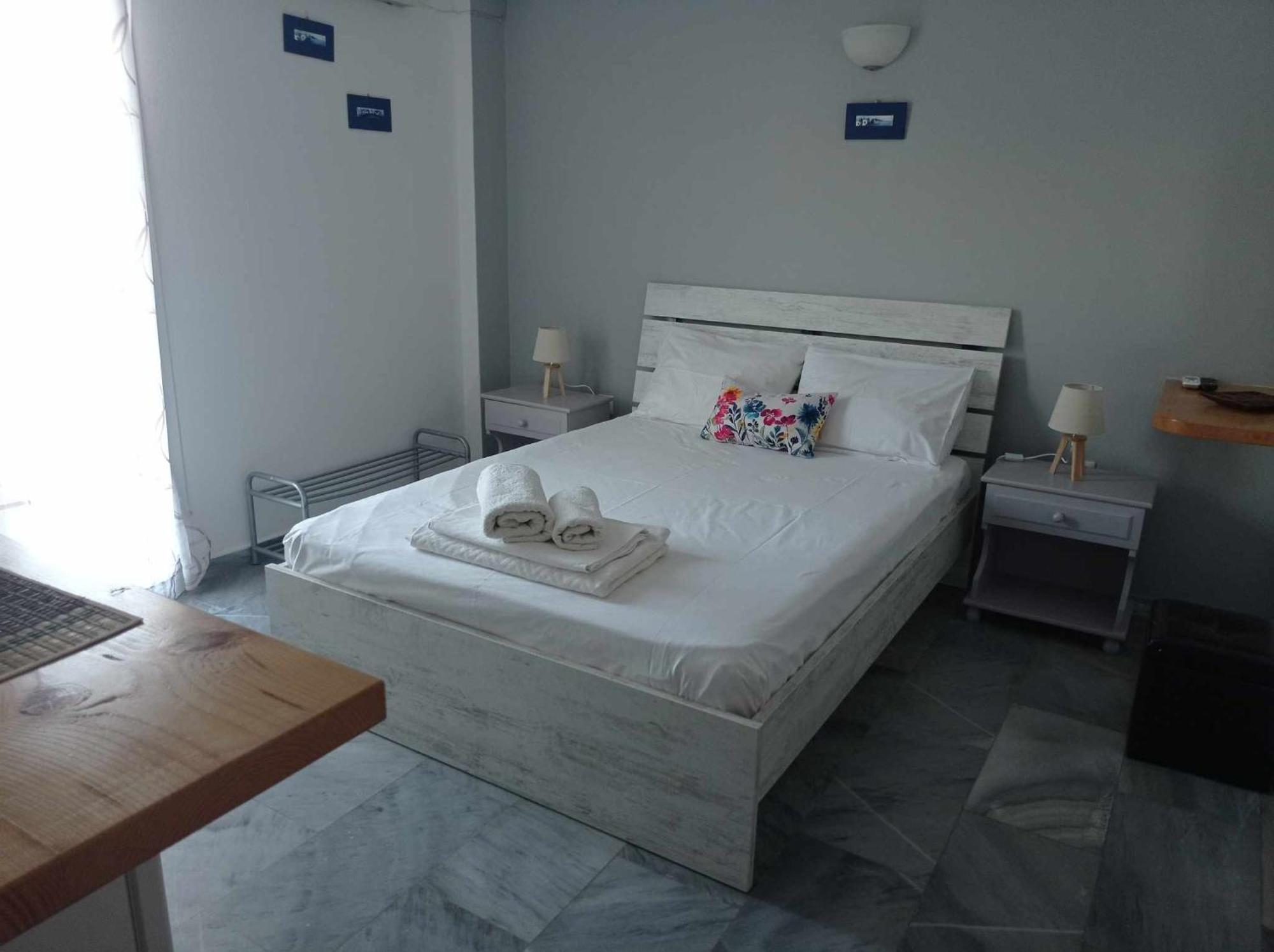 Kantouni Guest House By The Sea Batsi  Bagian luar foto