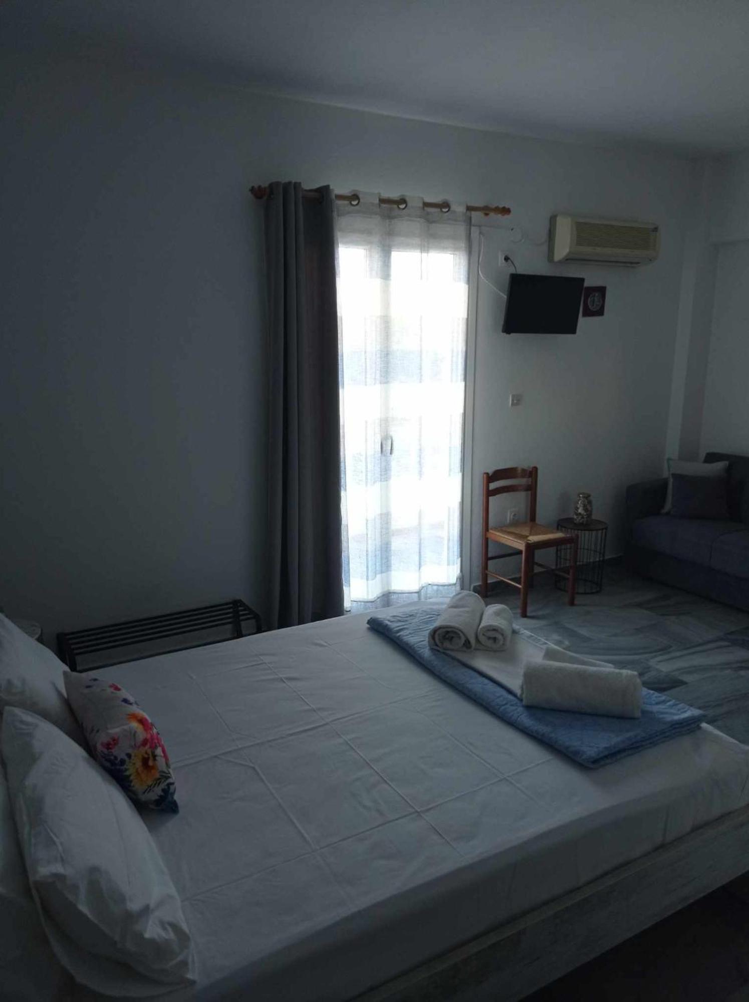 Kantouni Guest House By The Sea Batsi  Ruang foto