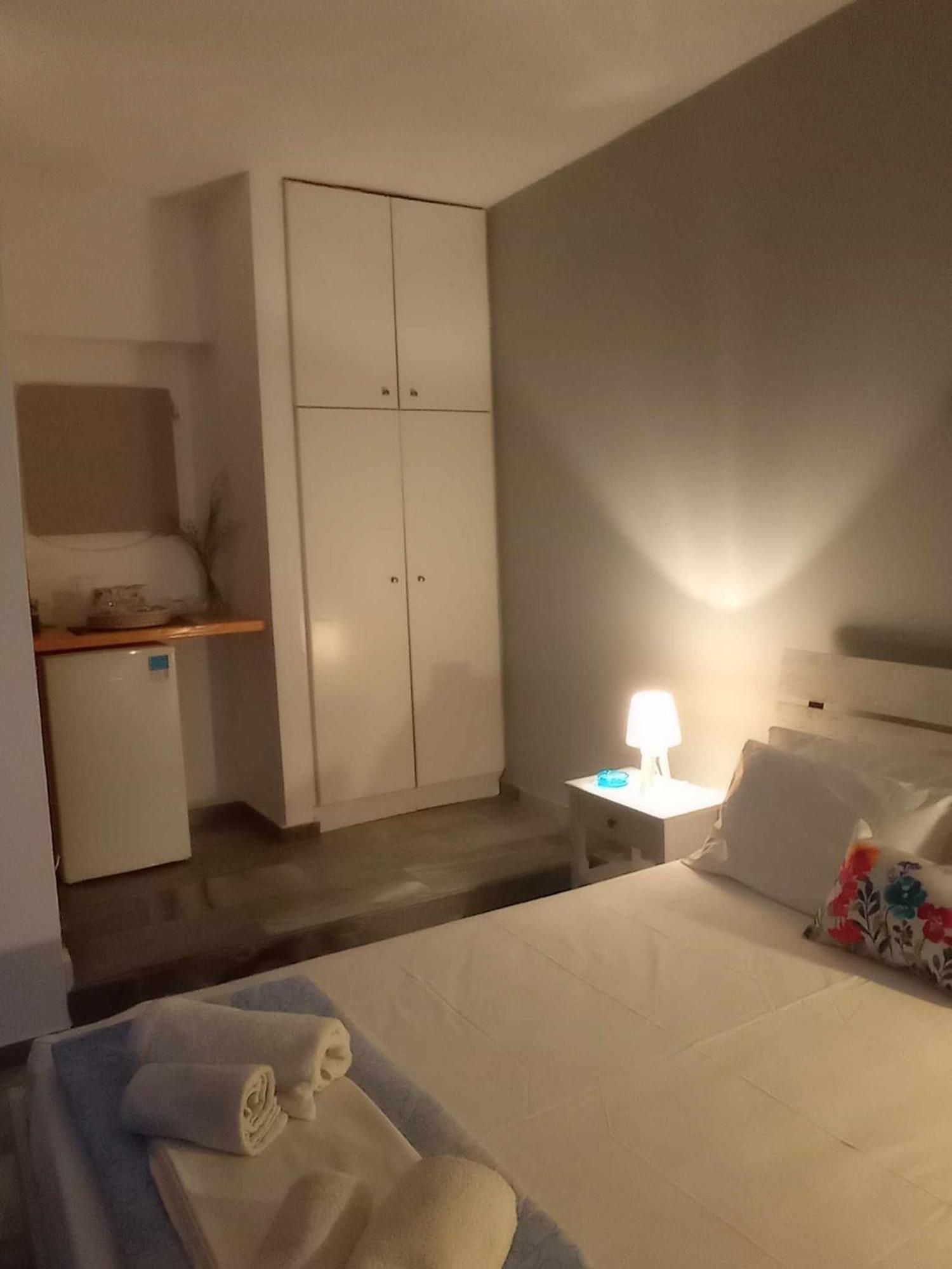 Kantouni Guest House By The Sea Batsi  Ruang foto